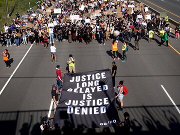 Photo of the Day: America grapples with another night of protests