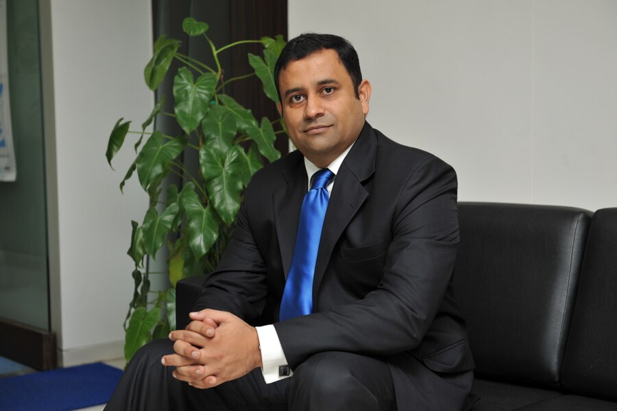 east-west  - 900x600