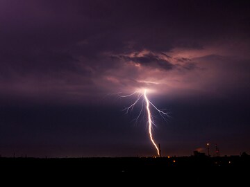 Lightning and violent rainstorms kill scores in India