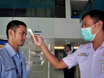 How contagious is Covid-19?