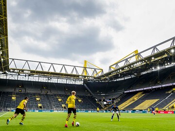 Photo of the Day: The Bundesliga kick off