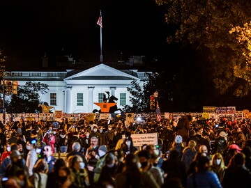 Photo of the Day: Black Lives Matter Plaza fills up near White House on US Election Day