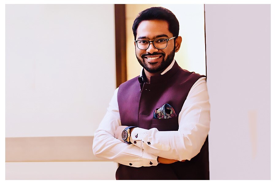 payq-900x600 image 2