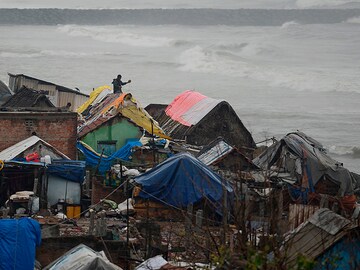 Photo of the Day: Cyclone Nivar approaches India's east coast