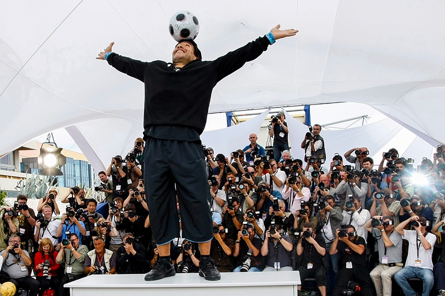 Photo of the Day: Football legend Diego Maradona dies at 60