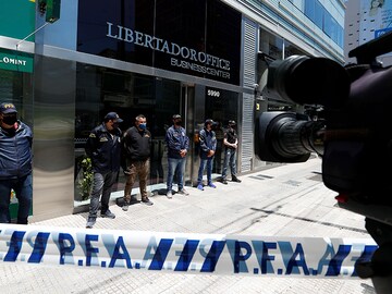 Offices of Diego Maradona's doctor raided over his death