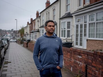 He loves Pakistani cricket. It doesn't love him back