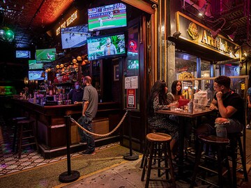 9 out of 10 NYC bars and restaurants can't pay full rent