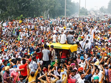 Photo of the day: Farmers block Punjab national highway in protest