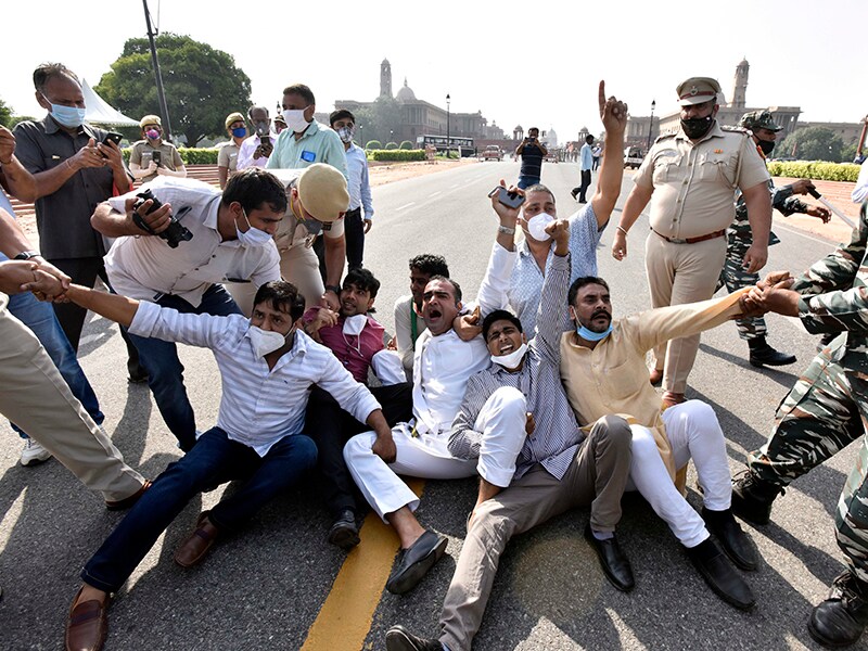 Photo of the Day: Hathras gangrape victim dies, protests break out