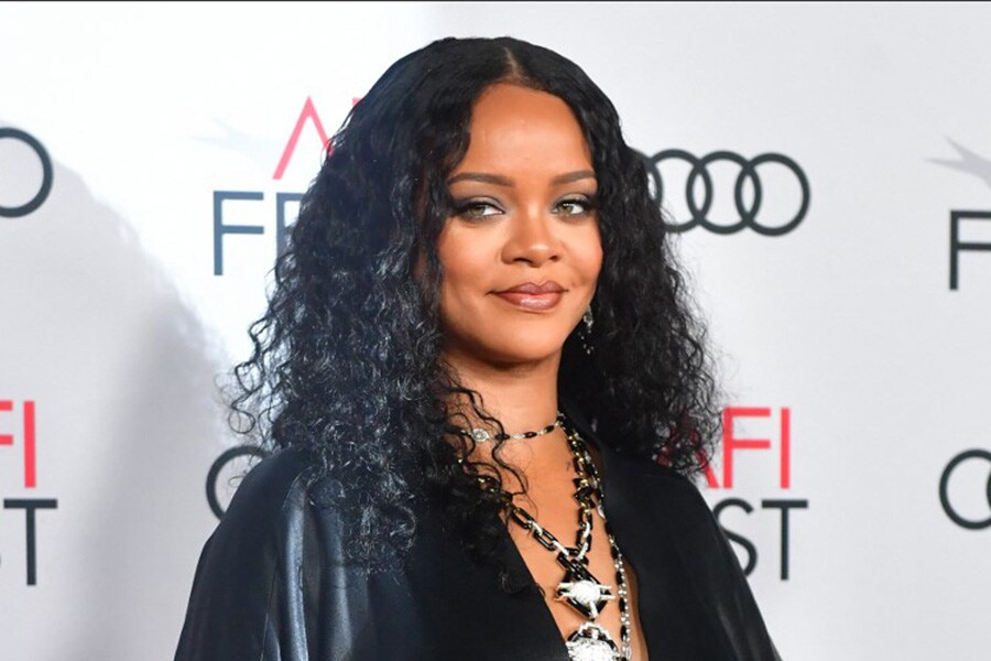 At $1.7 billion, Rihanna is wealthiest female musician in the world