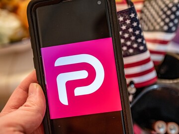 Parler, a social network that attracted Trump fans, returns online