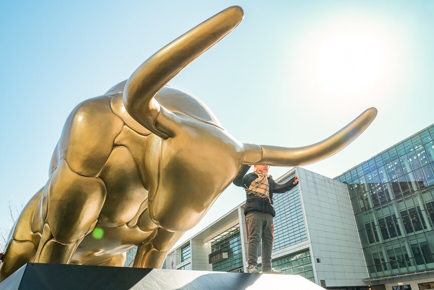 pod_gold bull_gettyimages-1302427650-bg