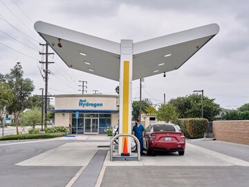 Toyota led on clean cars. Now critics say it works to delay them