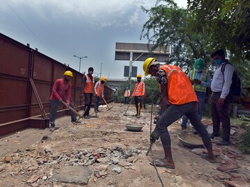 Delhi reopens a crack amid gloomy economic forecast for India