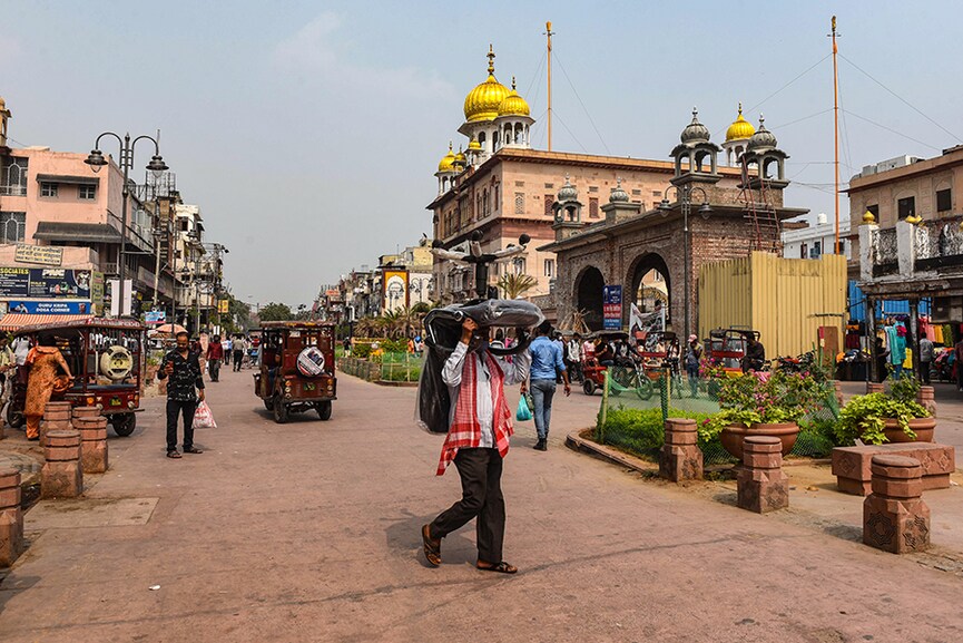 Photo of the day: Carry your own baggage