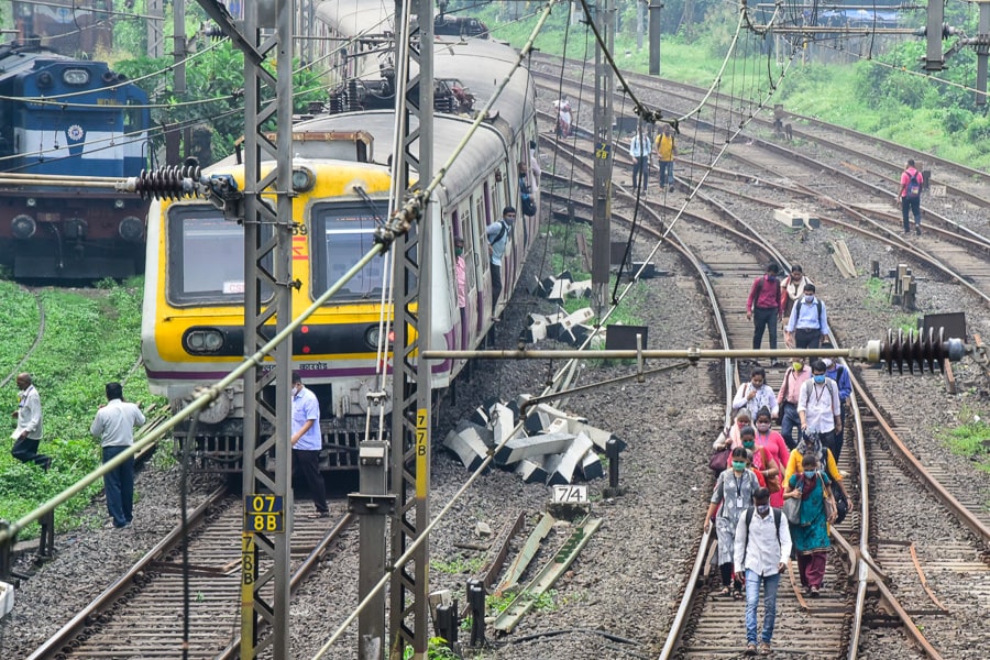 mumbai outage_gettyimages-1229035044-bg