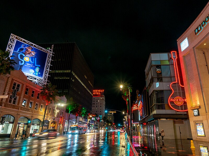 With a muted buzz, Oscar campaigns go virtual