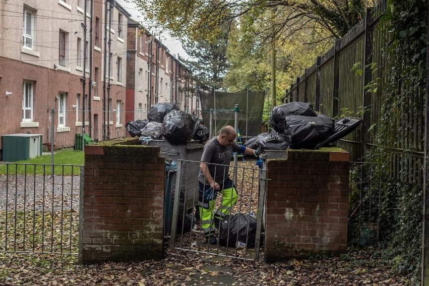 Outside climate summit, trash in Glasgow piles high