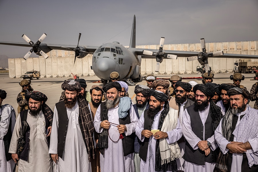 After quick victory, Taliban find governing is harder