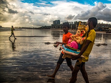 Photo of the day: Festivals > Oceans