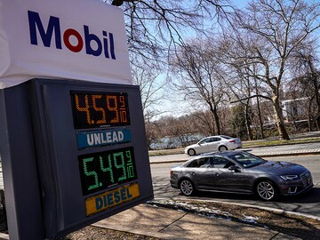 Even with high gas prices, the open road still beckons