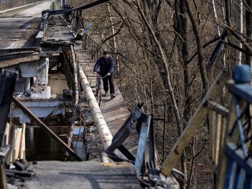 Bridges blown up as Ukraine braces for Donbas assault