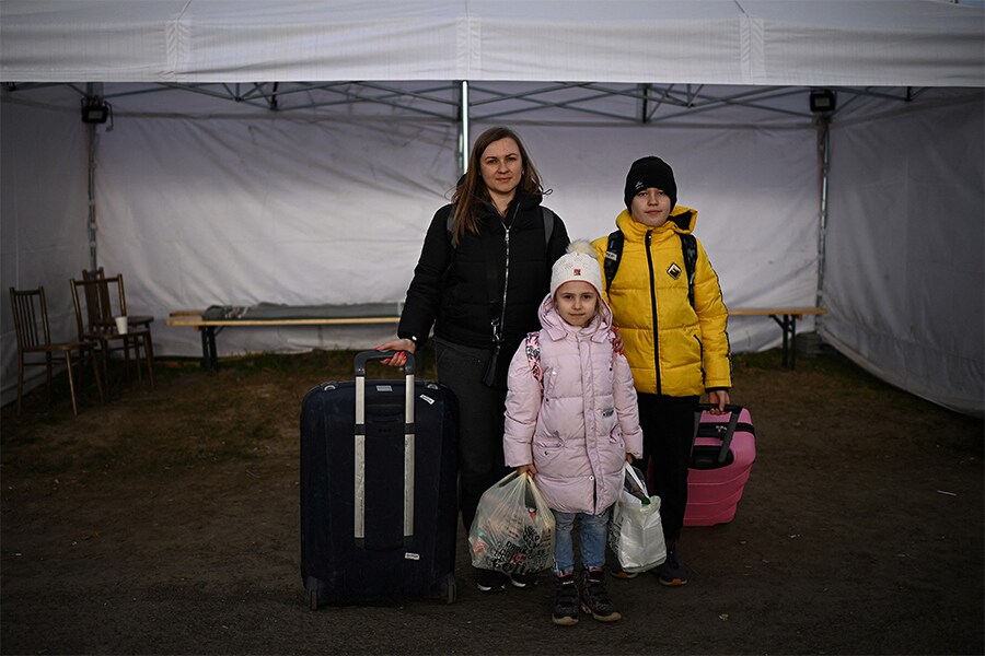 Stay or go? Ukraine refugees torn between safety and home