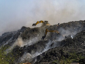 Delhi's burning hill of trash chokes capital's poorest