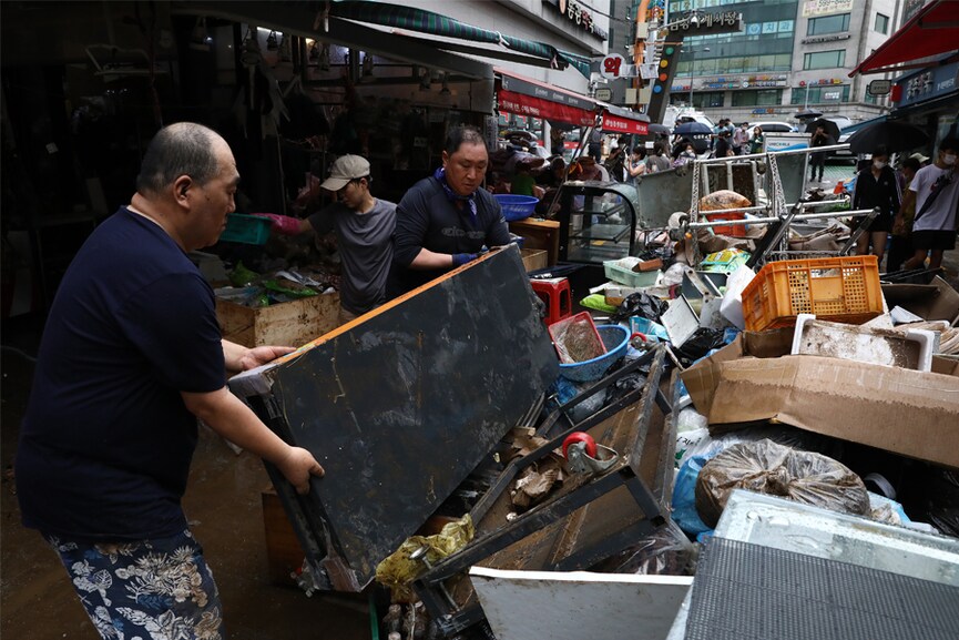 Photo of the day: Picking up the pieces