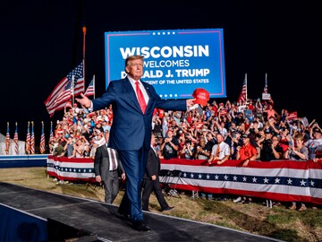 Trump home FBI raid pushes long conflict into public view