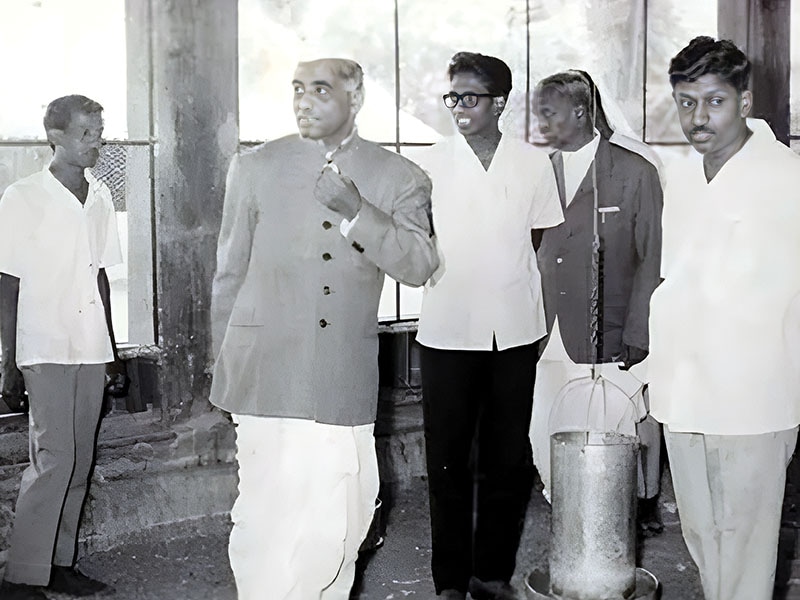 Shankar Rao (second from left), then animal husbandry minister of Karnataka, with Nanda Group’s PS Nanda Kumar (third from left) at a farm in the 1960s
Image: Courtesy Nanda Group