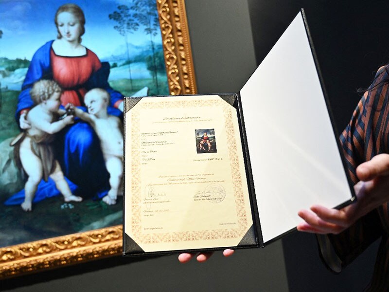 Art market pushes on with rocky crypto romance