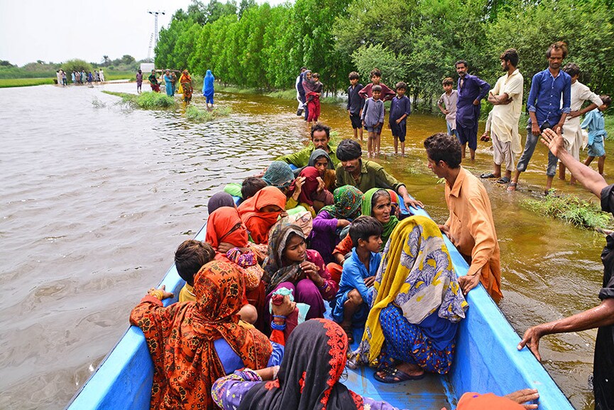 Pakistan flood death toll rises to 1,061, huge relief operation under way