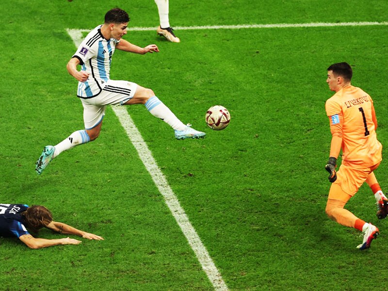 Photo of the day: Julian Alvarez and Argentina's World Cup dream