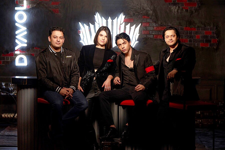 (l to R)-Kartikeya Sharma, President - AB InBev, Leti Blagoeva, Aryan Khan and Bunty Singh 