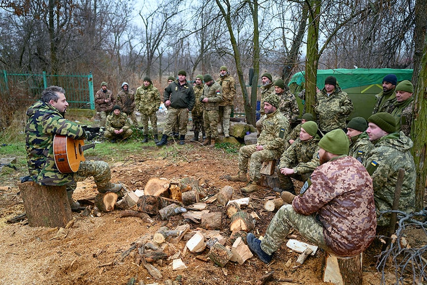 Photo of the day: Holiday cheers amidst war