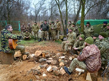 Photo of the day: Holiday cheers amidst war