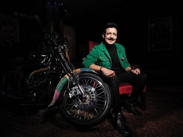 He is the master of buyouts. Can Robin Raina keep up his aggressive play?