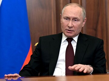 Drop NATO ambitions to deescalate Ukraine crisis: Putin