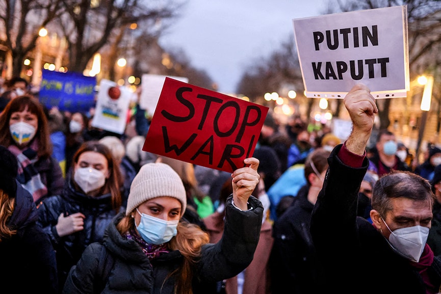 Photo Of The Day: Protests for peace