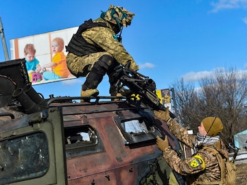 Putin orders nuclear alert as Ukraine fiercely resists Russian invasion