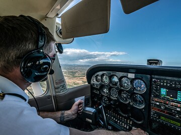 How 5G clashed with an aviation device invented in the 1920s