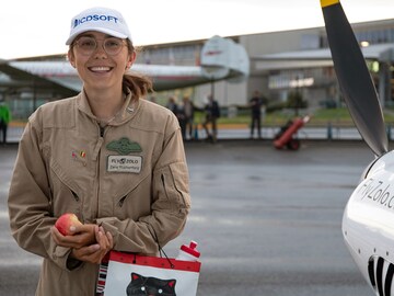 She flew around the world in 155 days. She's only 19