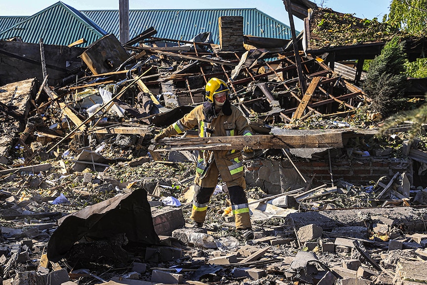 Photo of the day: Picking up the pieces