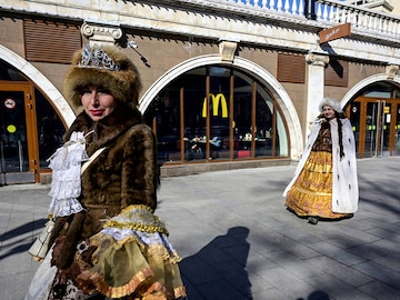 Battling sanctions, Moscow threatens Western companies with arrests, seizures