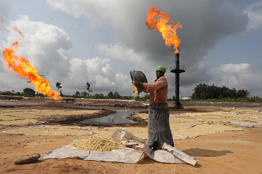 Oil giants are selling dirty wells to buyers with looser climate goals: study