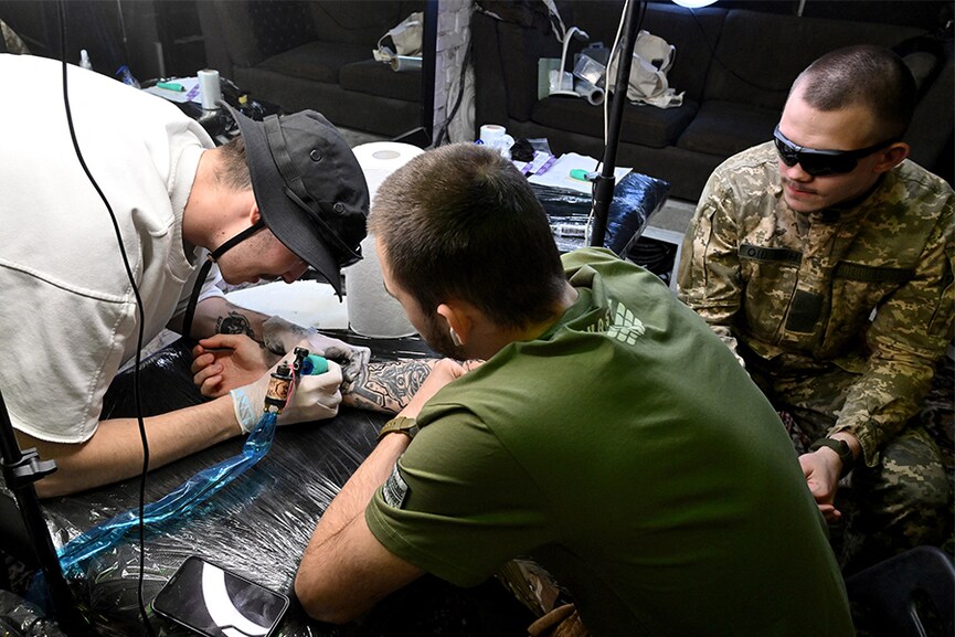 Ukrainians embrace tattoos amid patriotic outpouring