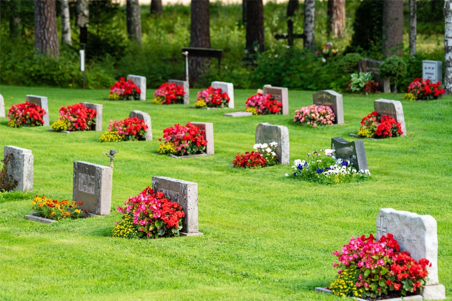 QR codes on graves tell the life stories of the deceased This (r)evolution of funeral customs particularly affects cemeteries, the places of remembrance where some of the great and the good of the last centuries are buried. Image: Shutterstock
