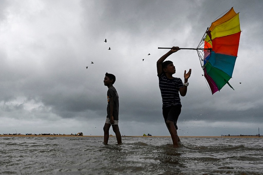 Photo of the day: Chasing rainbows